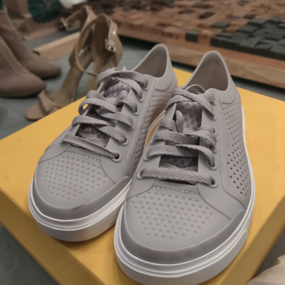 Iconic Crocs Comfort size 7